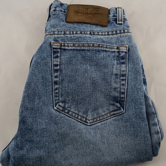 VINTAGE Calvin Klein 11" High Rise Cut Off Shorts - Picture 3 of 10